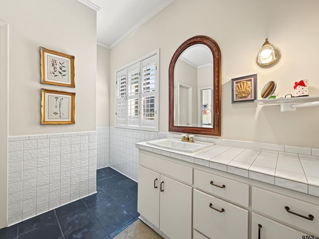 1700 Clubview Drive, Tyler, TX 75701