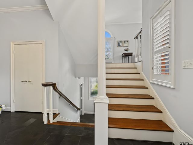 1700 Clubview Drive, Tyler, TX 75701