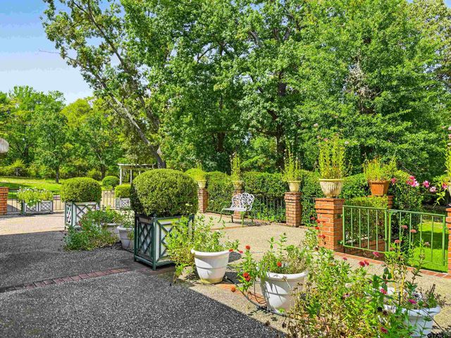 1700 Clubview Drive, Tyler, TX 75701