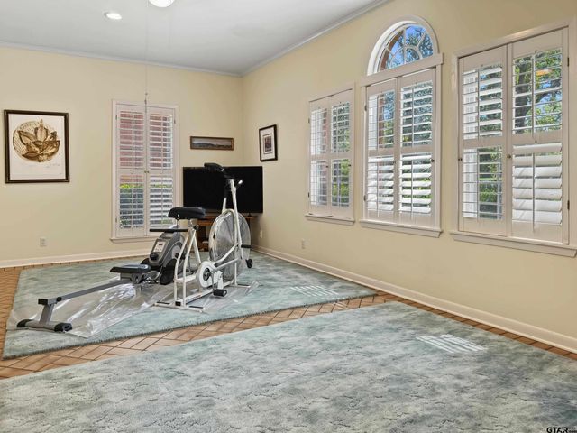 1700 Clubview Drive, Tyler, TX 75701