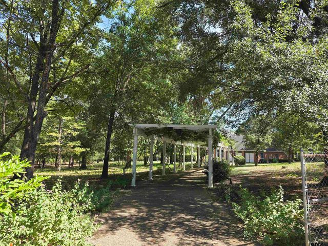 1700 Clubview Drive, Tyler, TX 75701