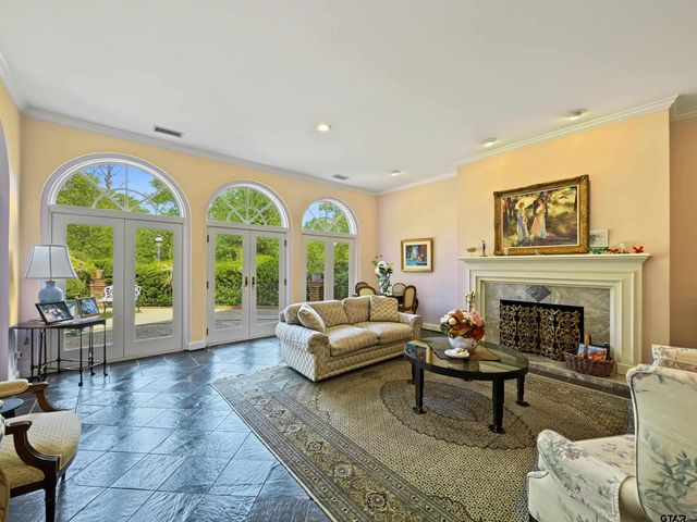1700 Clubview Drive, Tyler, TX 75701