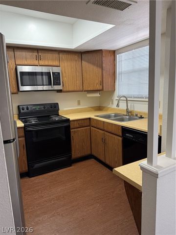 3823 South Maryland Parkway T5, Las Vegas, NV 89119