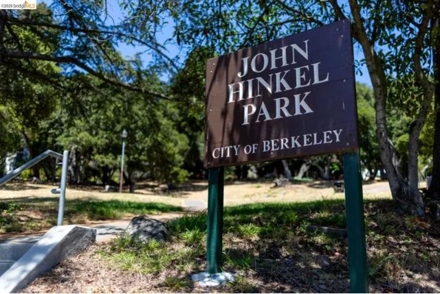 385 385 Vermont Ave, Berkeley, CA 94707