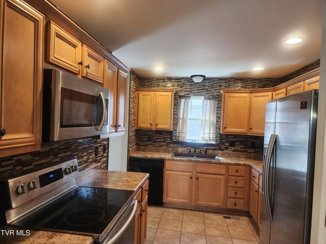 2233 Sherwood Road, Kingsport, TN 37664