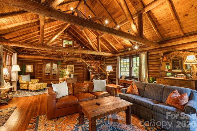 128 Tee Off Lane, Hendersonville, NC 28792