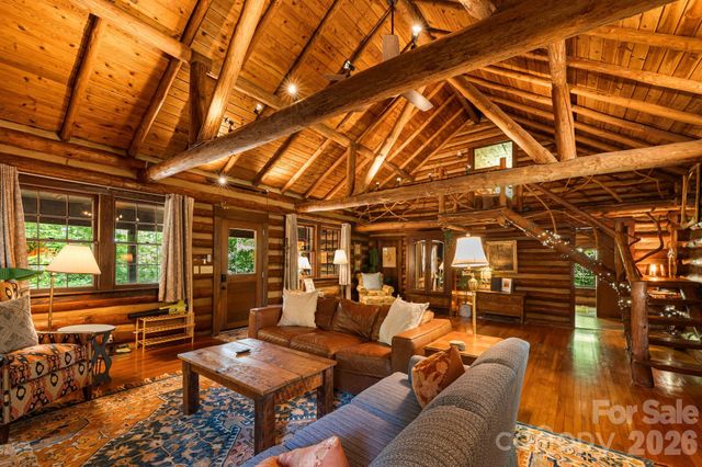 128 Tee Off Lane, Hendersonville, NC 28792