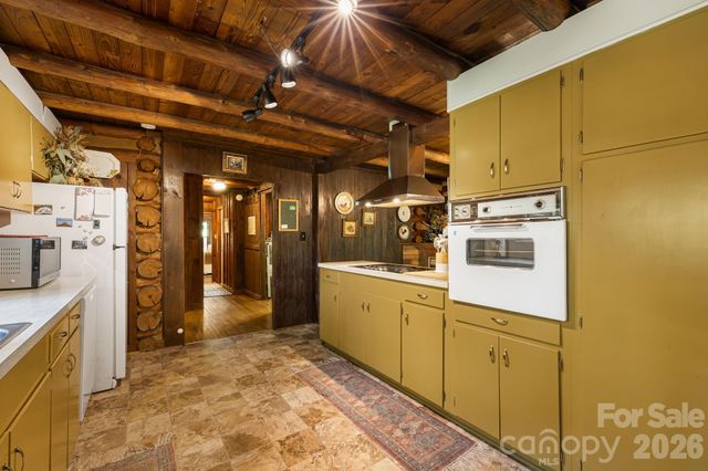 128 Tee Off Lane, Hendersonville, NC 28792