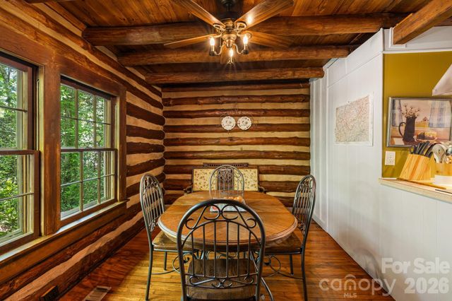 128 Tee Off Lane, Hendersonville, NC 28792