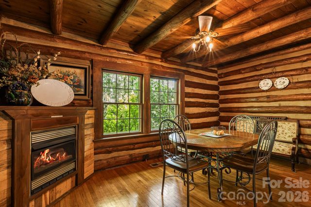 128 Tee Off Lane, Hendersonville, NC 28792