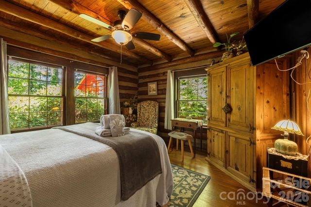 128 Tee Off Lane, Hendersonville, NC 28792