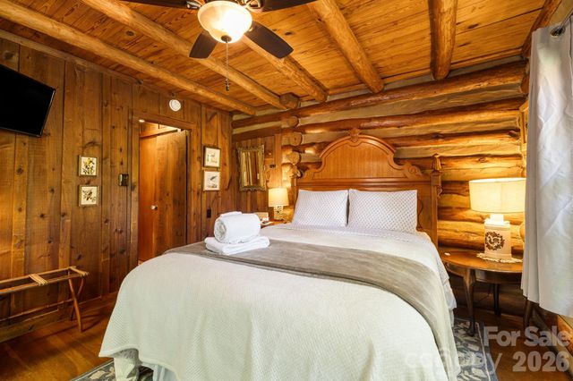 128 Tee Off Lane, Hendersonville, NC 28792