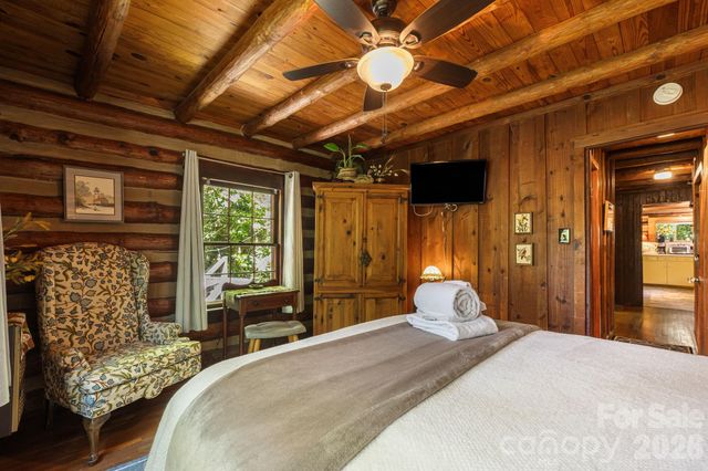 128 Tee Off Lane, Hendersonville, NC 28792