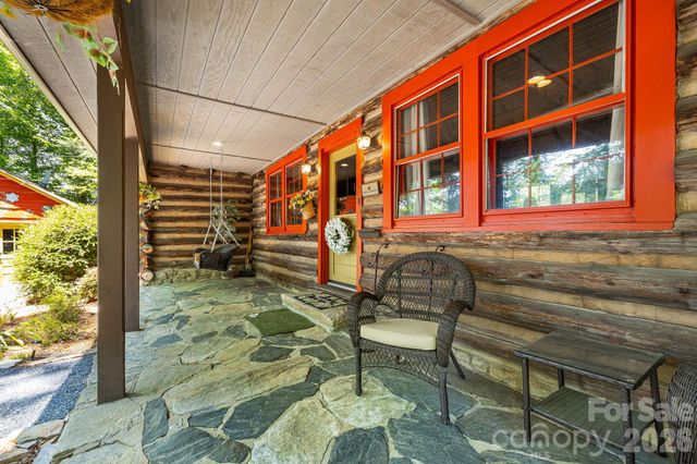 128 Tee Off Lane, Hendersonville, NC 28792