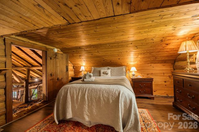 128 Tee Off Lane, Hendersonville, NC 28792