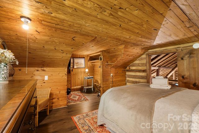 128 Tee Off Lane, Hendersonville, NC 28792