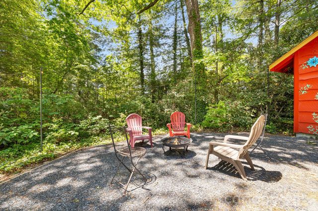 128 Tee Off Lane, Hendersonville, NC 28792