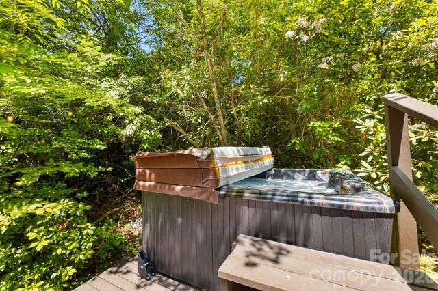 128 Tee Off Lane, Hendersonville, NC 28792