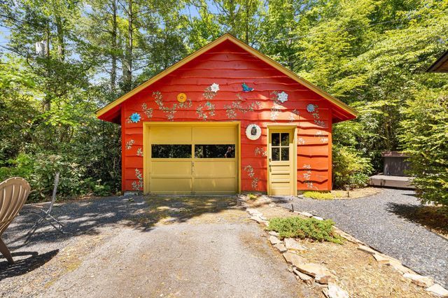 128 Tee Off Lane, Hendersonville, NC 28792