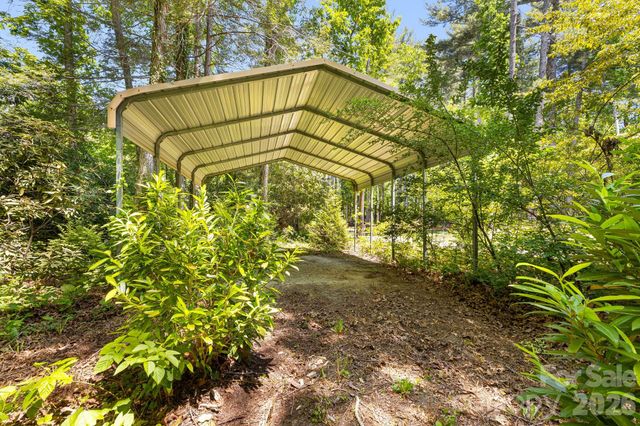 128 Tee Off Lane, Hendersonville, NC 28792