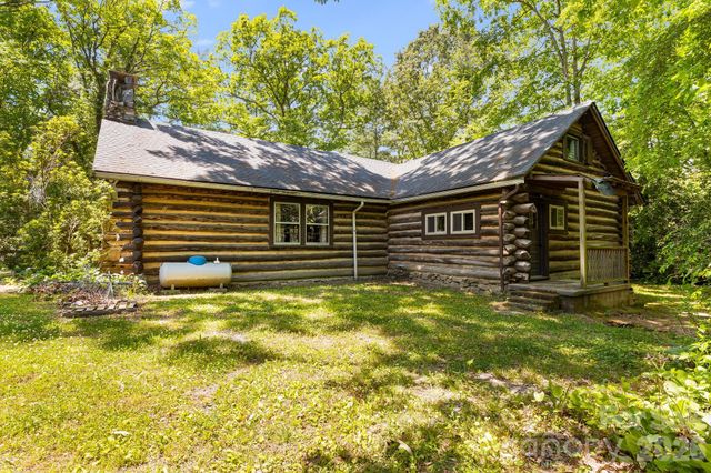 128 Tee Off Lane, Hendersonville, NC 28792