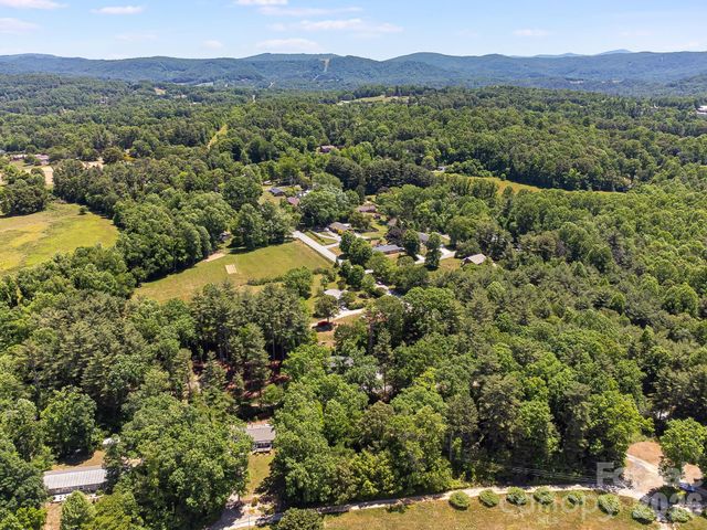 128 Tee Off Lane, Hendersonville, NC 28792