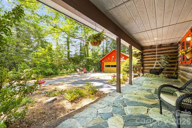 128 Tee Off Lane, Hendersonville, NC 28792