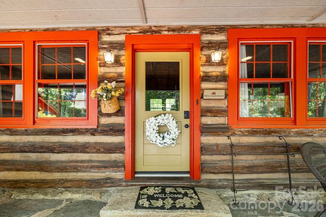 128 Tee Off Lane, Hendersonville, NC 28792