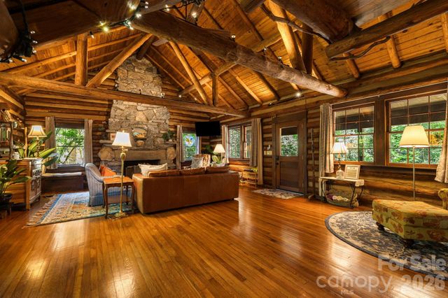 128 Tee Off Lane, Hendersonville, NC 28792