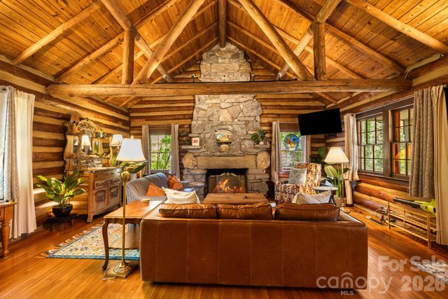 128 Tee Off Lane, Hendersonville, NC 28792