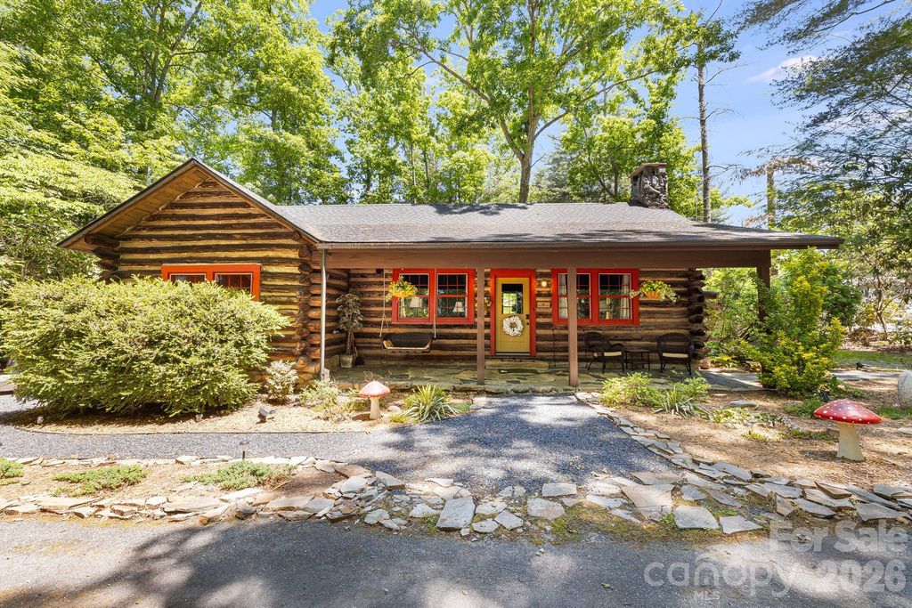 128 Tee Off Lane, Hendersonville, NC 28792