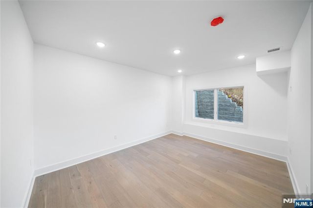 728 Undercliff Avenue, Edgewater, NJ 07020