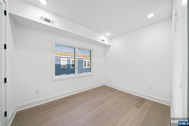 728 Undercliff Avenue, Edgewater, NJ 07020