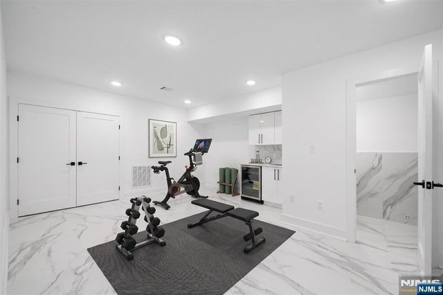 728 Undercliff Avenue, Edgewater, NJ 07020