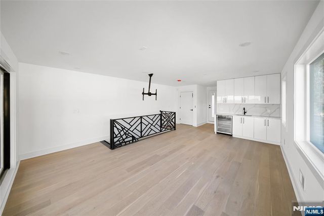 728 Undercliff Avenue, Edgewater, NJ 07020