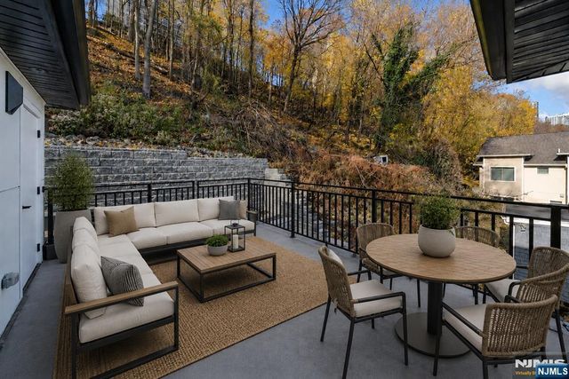 728 Undercliff Avenue, Edgewater, NJ 07020