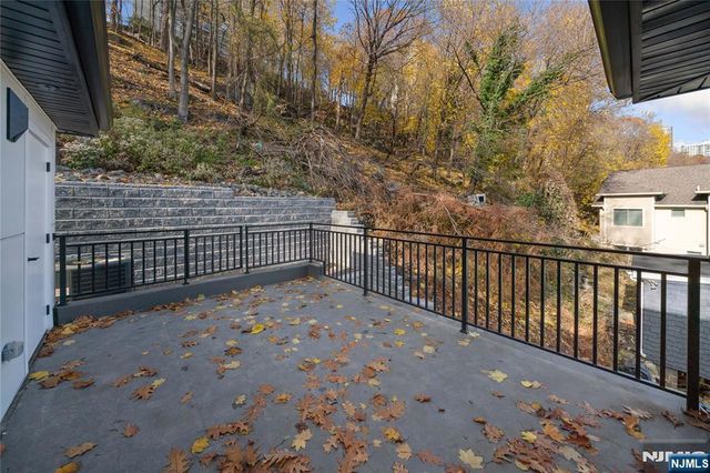 728 Undercliff Avenue, Edgewater, NJ 07020