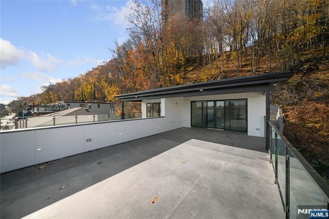 728 Undercliff Avenue, Edgewater, NJ 07020