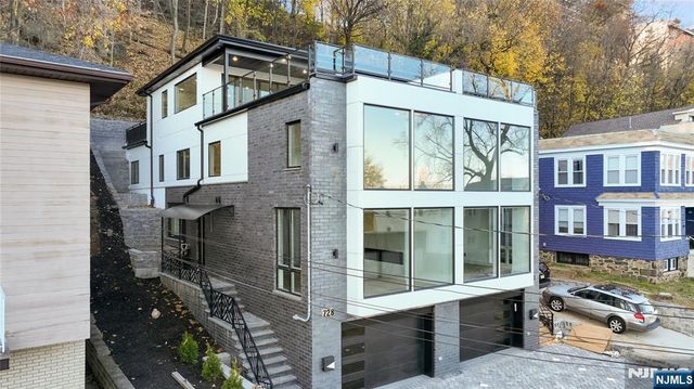728 Undercliff Avenue, Edgewater, NJ 07020