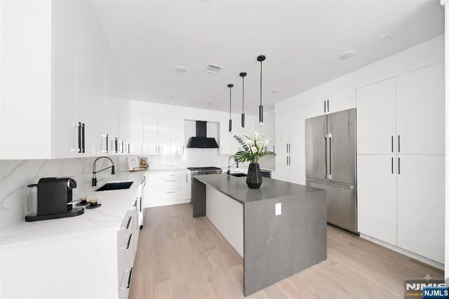 728 Undercliff Avenue, Edgewater, NJ 07020