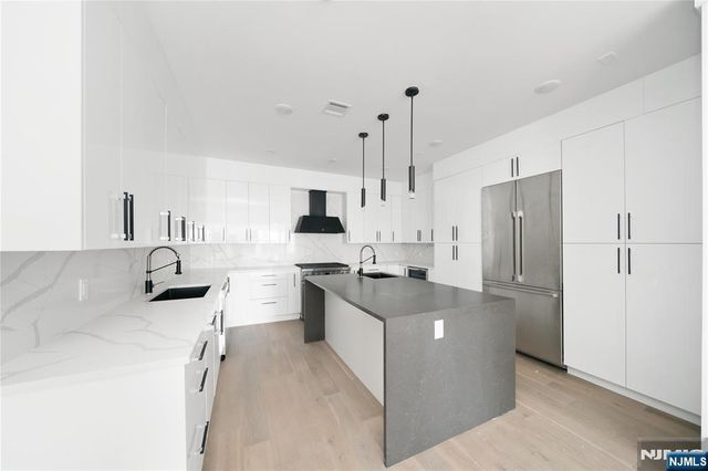 728 Undercliff Avenue, Edgewater, NJ 07020