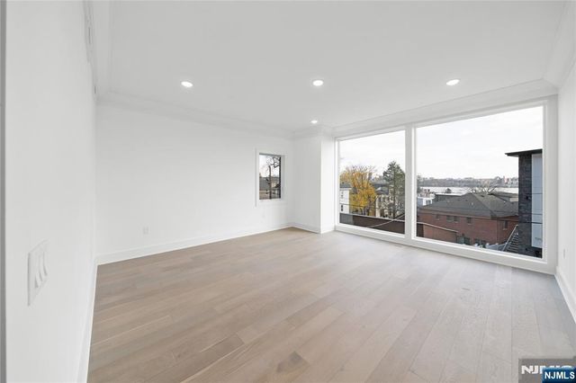 728 Undercliff Avenue, Edgewater, NJ 07020