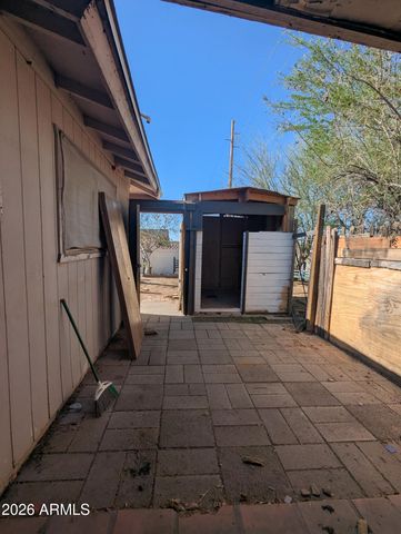 404 E OSAGE Avenue, Apache Junction, AZ 85119