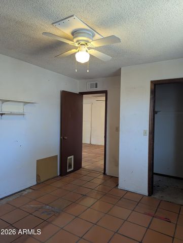 404 E OSAGE Avenue, Apache Junction, AZ 85119