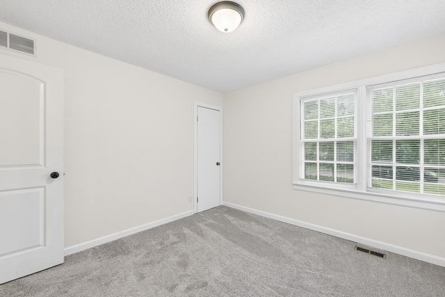 457 N High St, Wichita, KS 67203