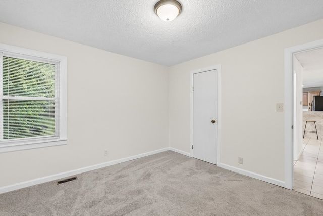 457 N High St, Wichita, KS 67203