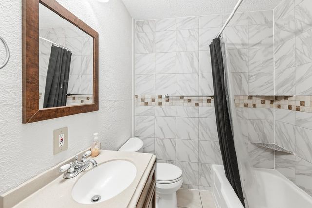 457 N High St, Wichita, KS 67203