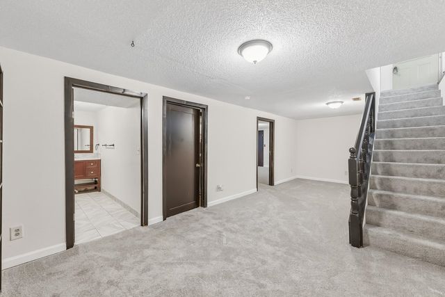 457 N High St, Wichita, KS 67203