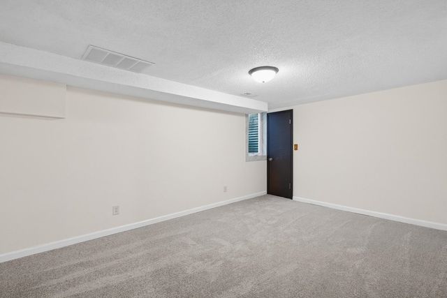 457 N High St, Wichita, KS 67203