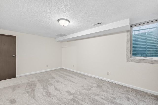457 N High St, Wichita, KS 67203